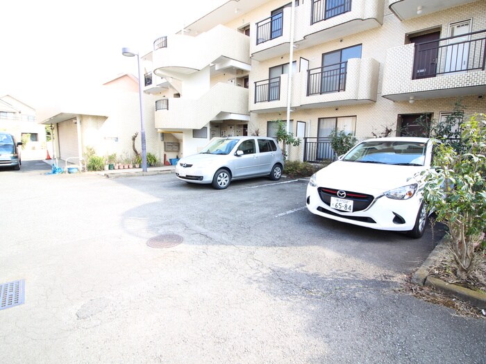 物件外観写真5　(駐車場)