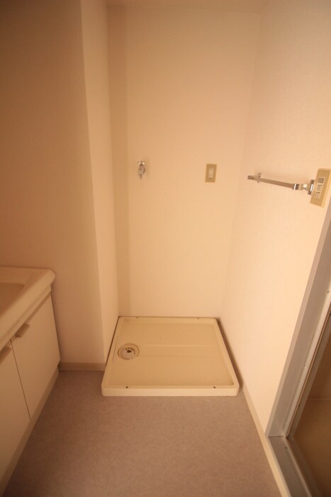 物件内観写真12　(洗濯機置場)