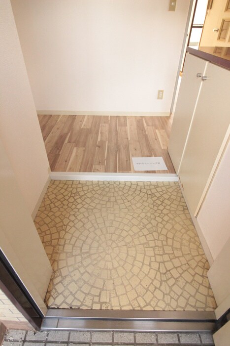 物件内観写真14　(玄関)