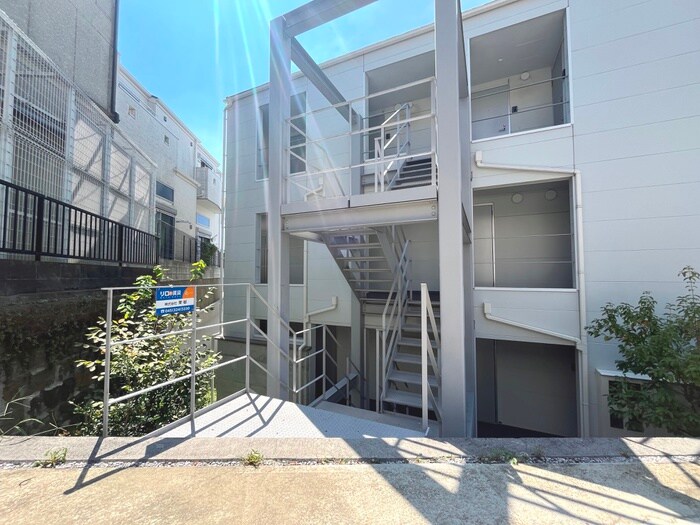 物件外観写真5　(エントランス部分)