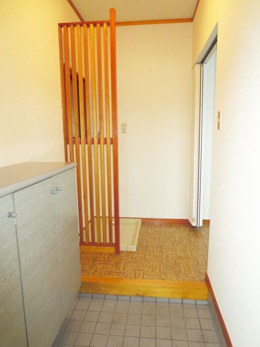 物件内観写真8　(玄関)