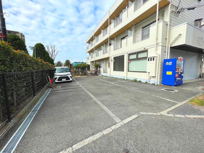 物件外観写真4　(駐車場)