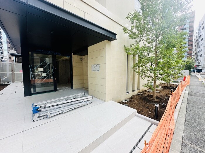 物件外観写真2　(エントランス部分)