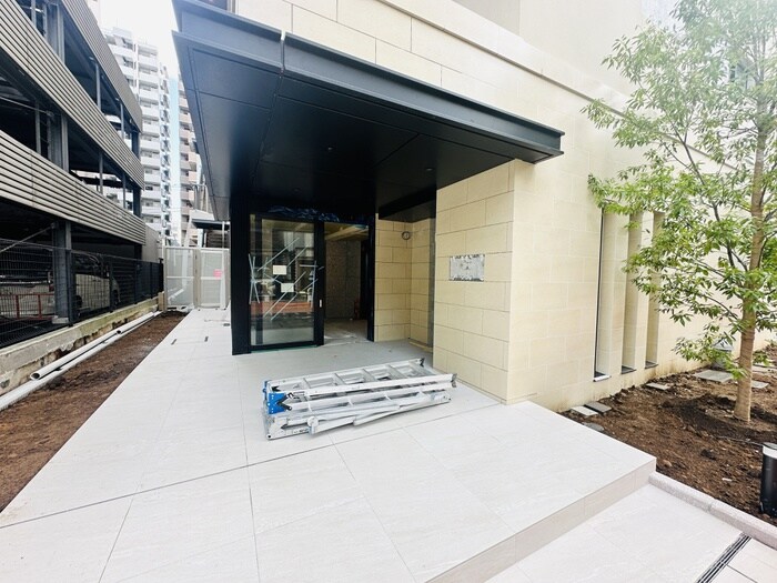 物件外観写真4　(エントランス部分)