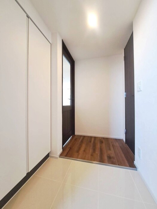 物件内観写真13　(玄関)