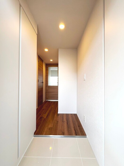 物件内観写真17　(玄関)