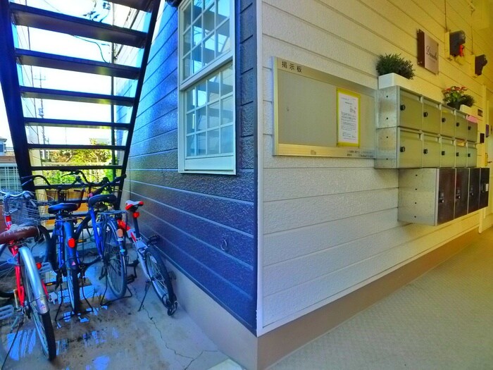 物件外観写真4　(駐輪場)