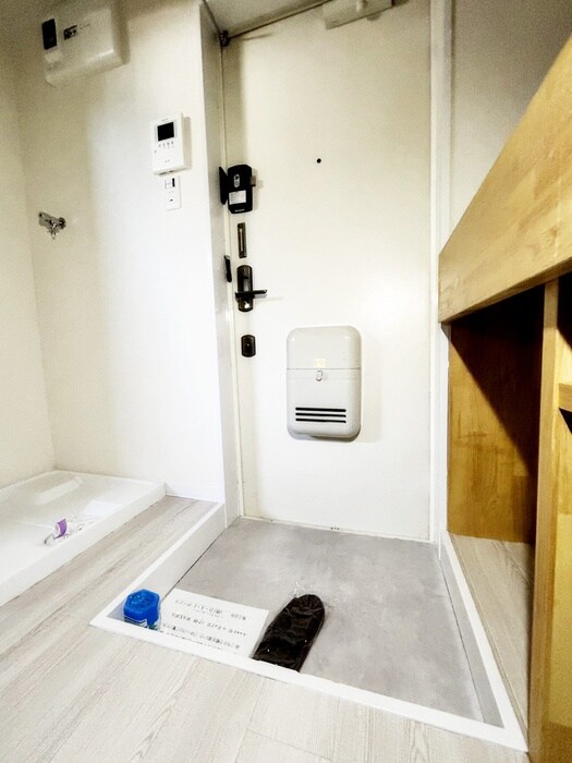 物件内観写真12　(玄関)