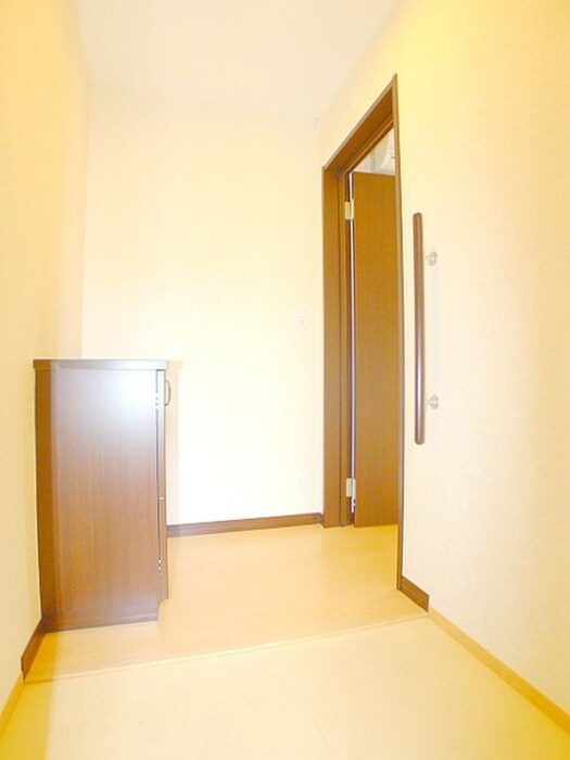 物件内観写真7　(玄関)