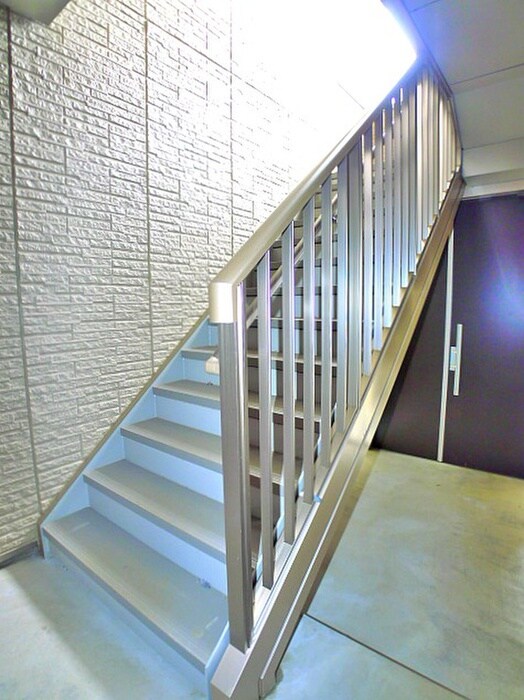 物件外観写真5　(エントランス部分)