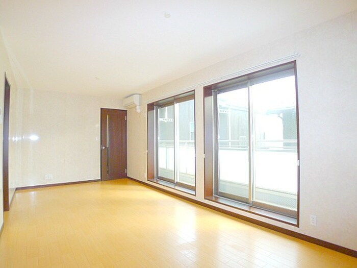 物件内観写真10　(室内からの展望)