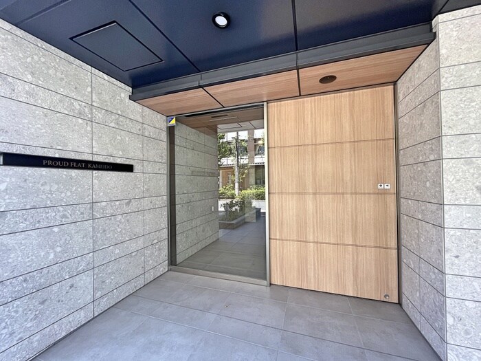 物件外観写真2　(エントランス部分)