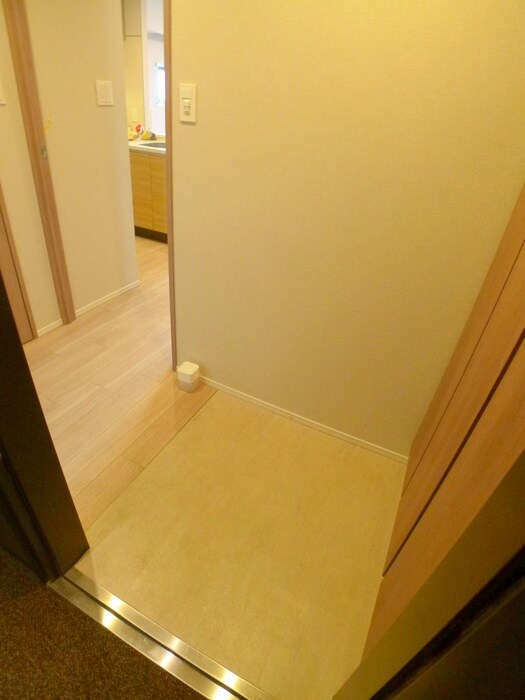 物件内観写真16　(玄関)