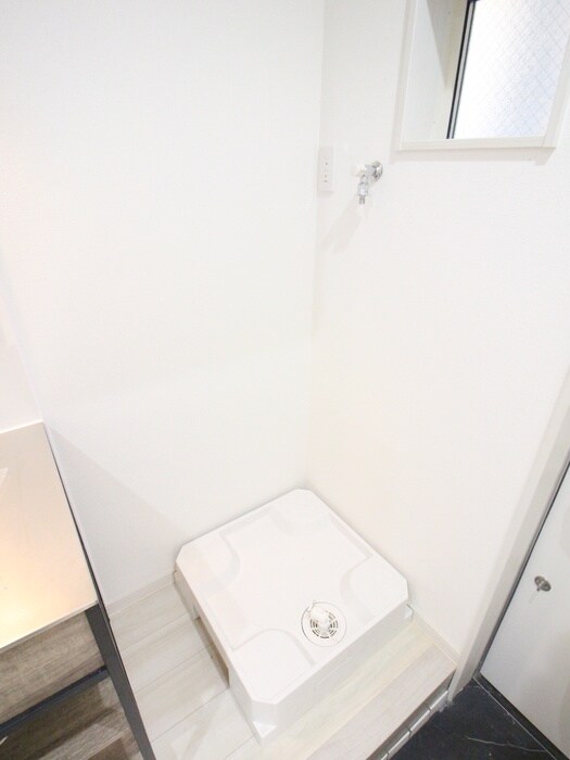 物件内観写真16　(洗濯機置場)