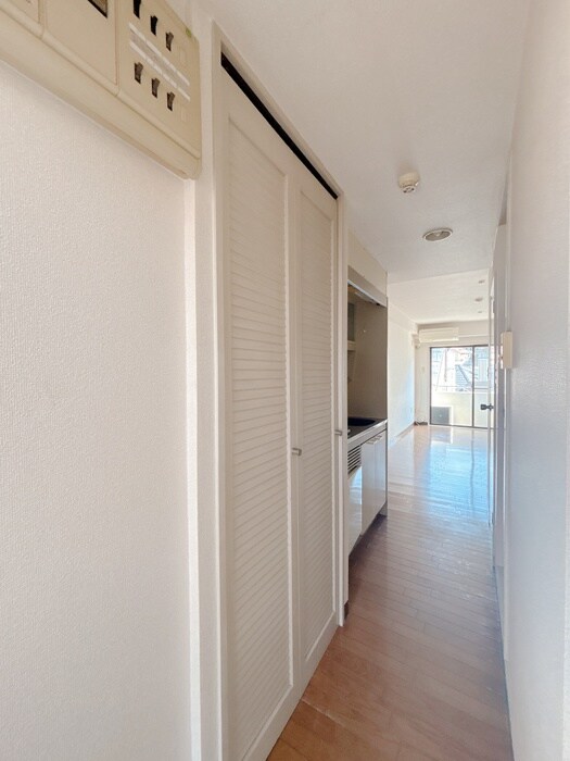 物件内観写真16　(廊下)