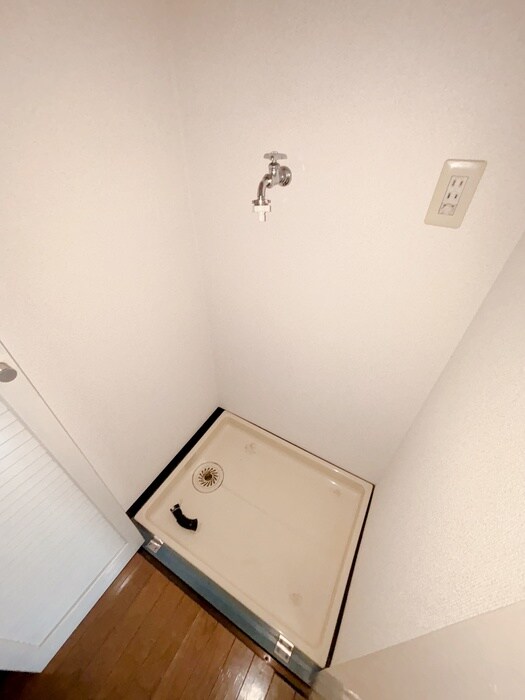 物件内観写真18　(洗濯機置場)