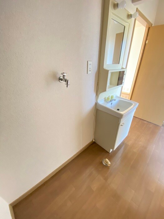 物件内観写真13　(洗濯機置場)