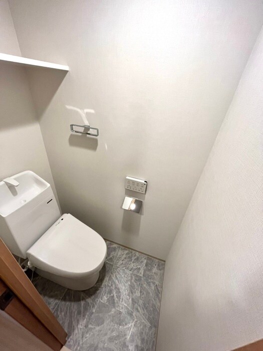 物件内観写真9　(トイレ)