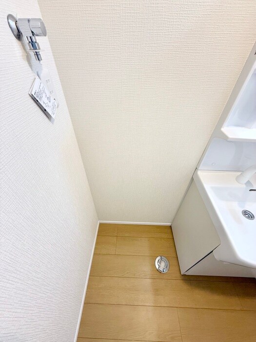 物件内観写真6　(洗濯機置場)