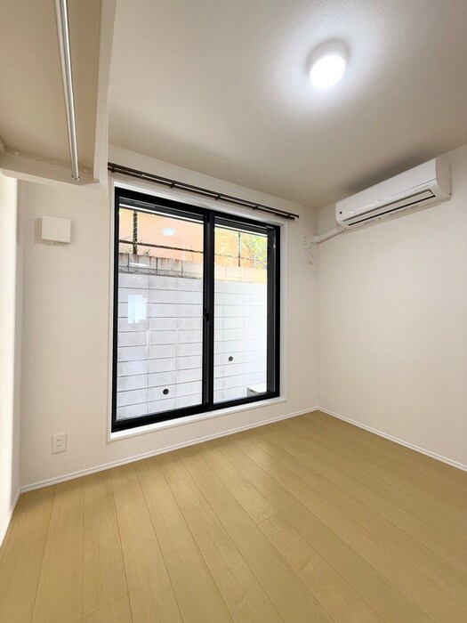 物件内観写真11　(室内からの展望)