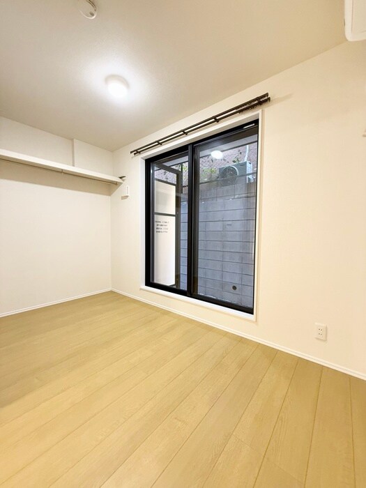 物件内観写真11　(室内からの展望)