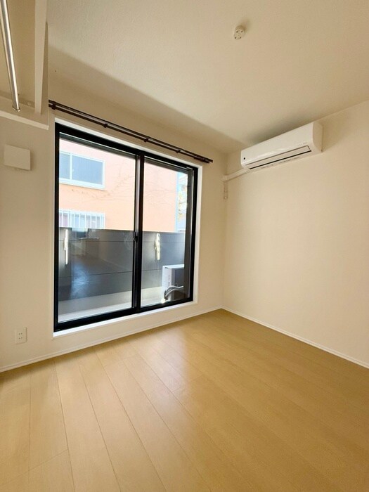 物件内観写真16　(室内からの展望)