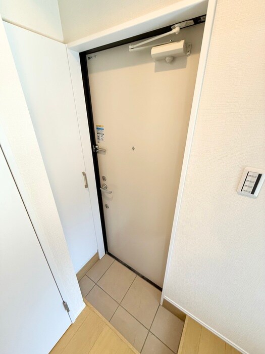 物件内観写真12　(玄関)