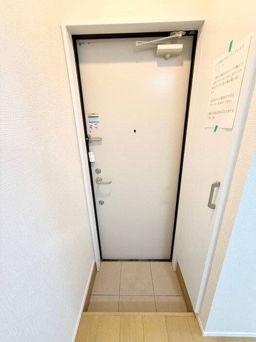 物件内観写真12　(玄関)