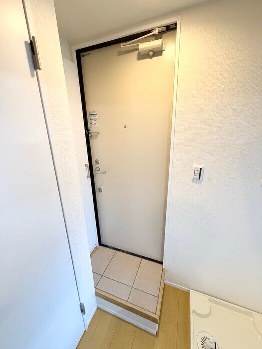 物件内観写真17　(玄関)