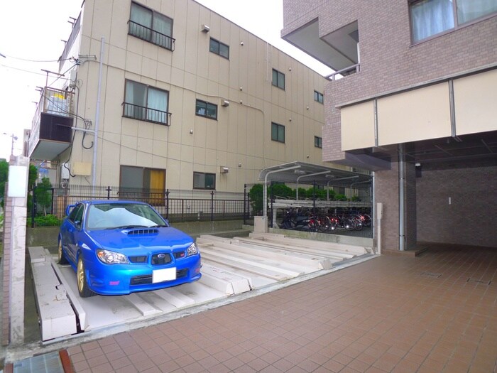 物件外観写真5　(駐車場)