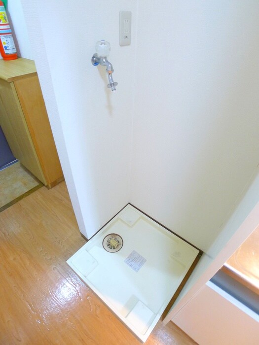 物件内観写真13　(洗濯機置場)