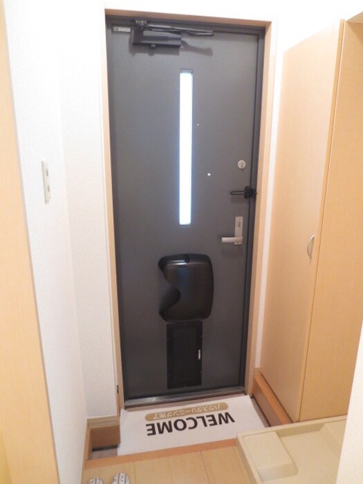 物件内観写真12　(玄関)