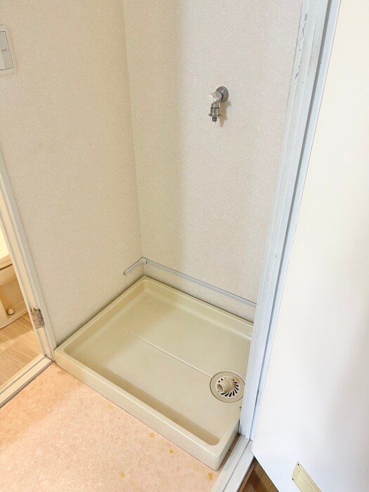 物件内観写真16　(洗濯機置場)