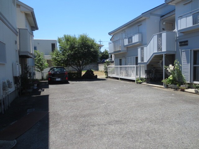 物件外観写真3　(駐車場)