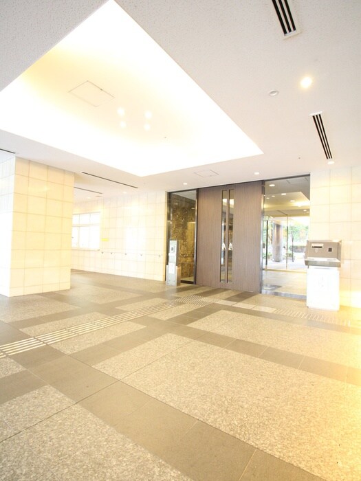 物件外観写真5　(エントランス部分)