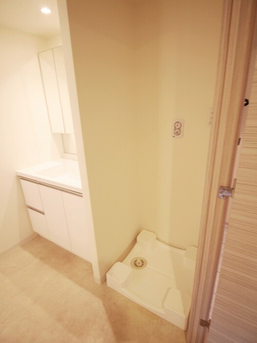 物件内観写真16　(洗濯機置場)