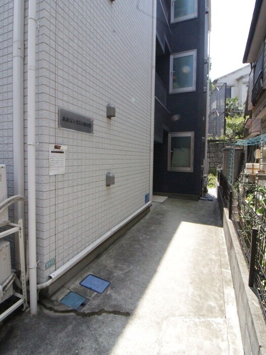 物件外観写真5　(エントランス部分)