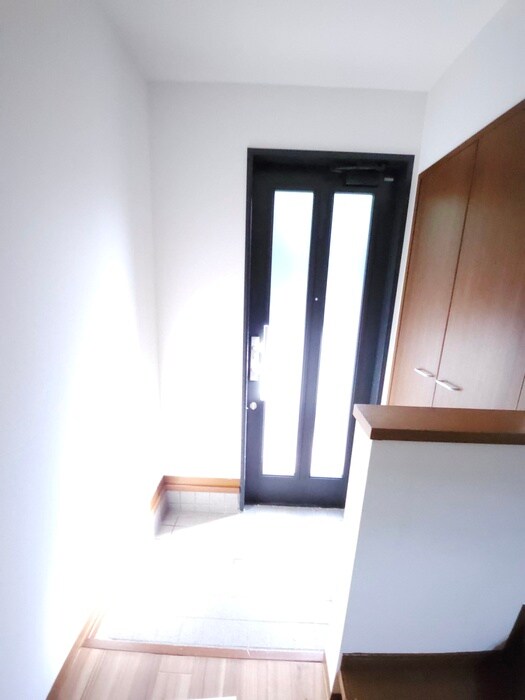 物件内観写真13　(玄関)