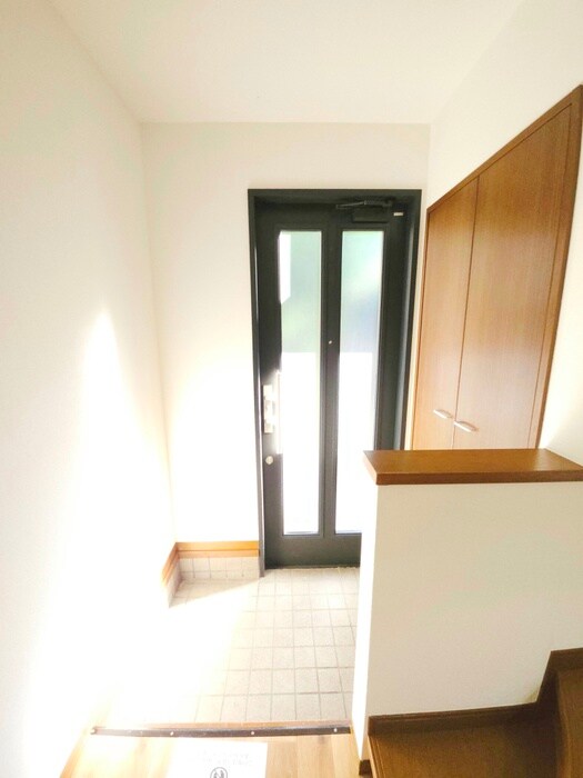 物件内観写真13　(玄関)