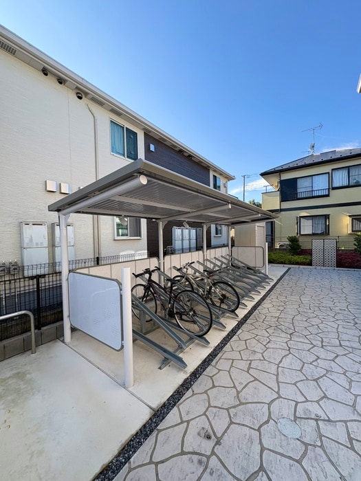 物件外観写真3　(駐輪場)