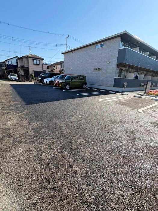 物件外観写真4　(駐車場)