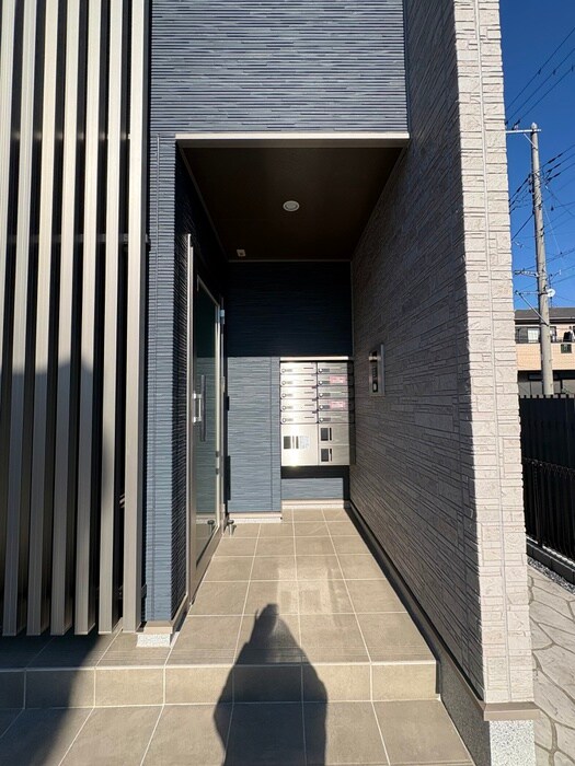 物件外観写真6　(エントランス部分)