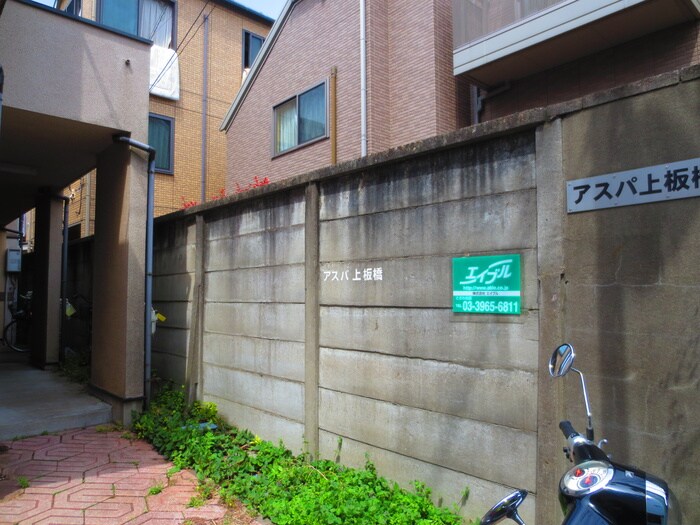 物件外観写真5　(エントランス部分)