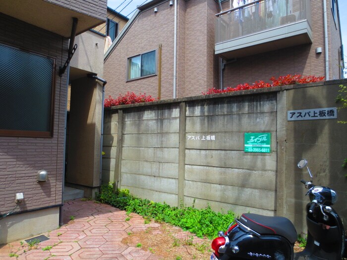 物件外観写真6　(エントランス部分)