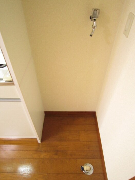 物件内観写真10　(洗濯機置場)