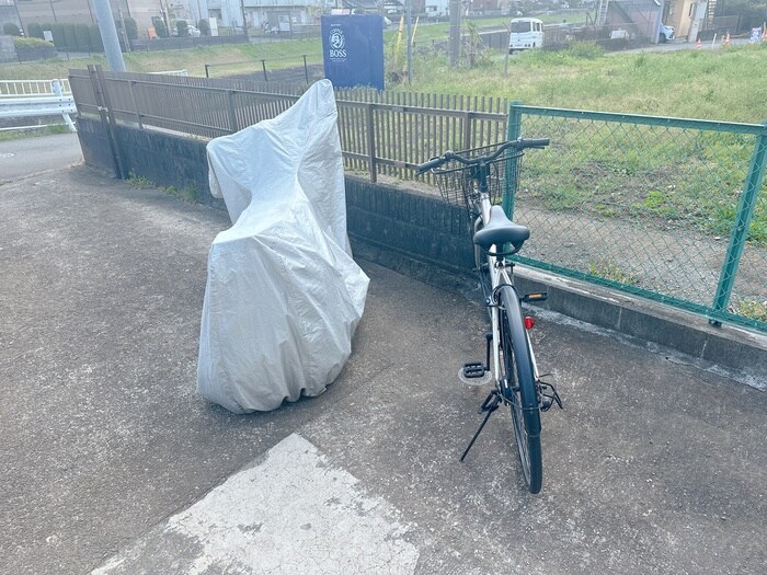 物件外観写真4　(駐輪場)