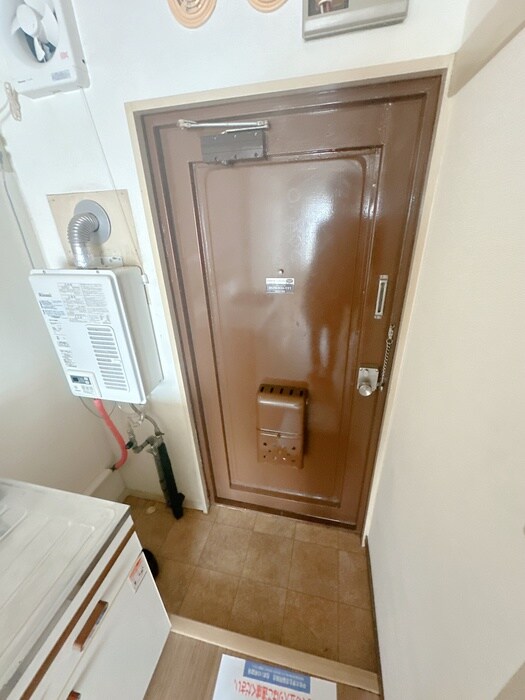 物件内観写真16　(玄関)