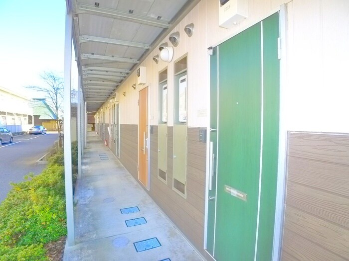 物件外観写真6　(エントランス部分)