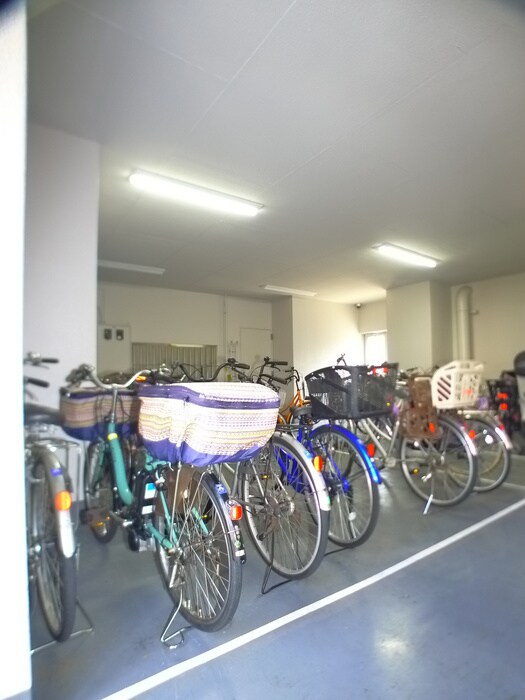 物件外観写真5　(駐輪場)