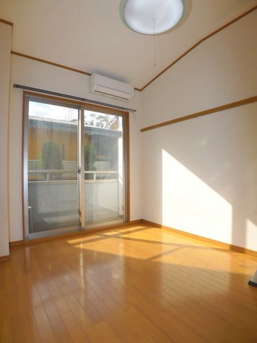 物件内観写真7　(室内からの展望)